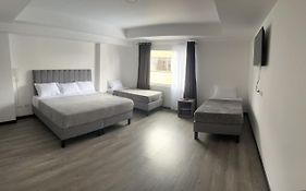 Hotel The Mirror